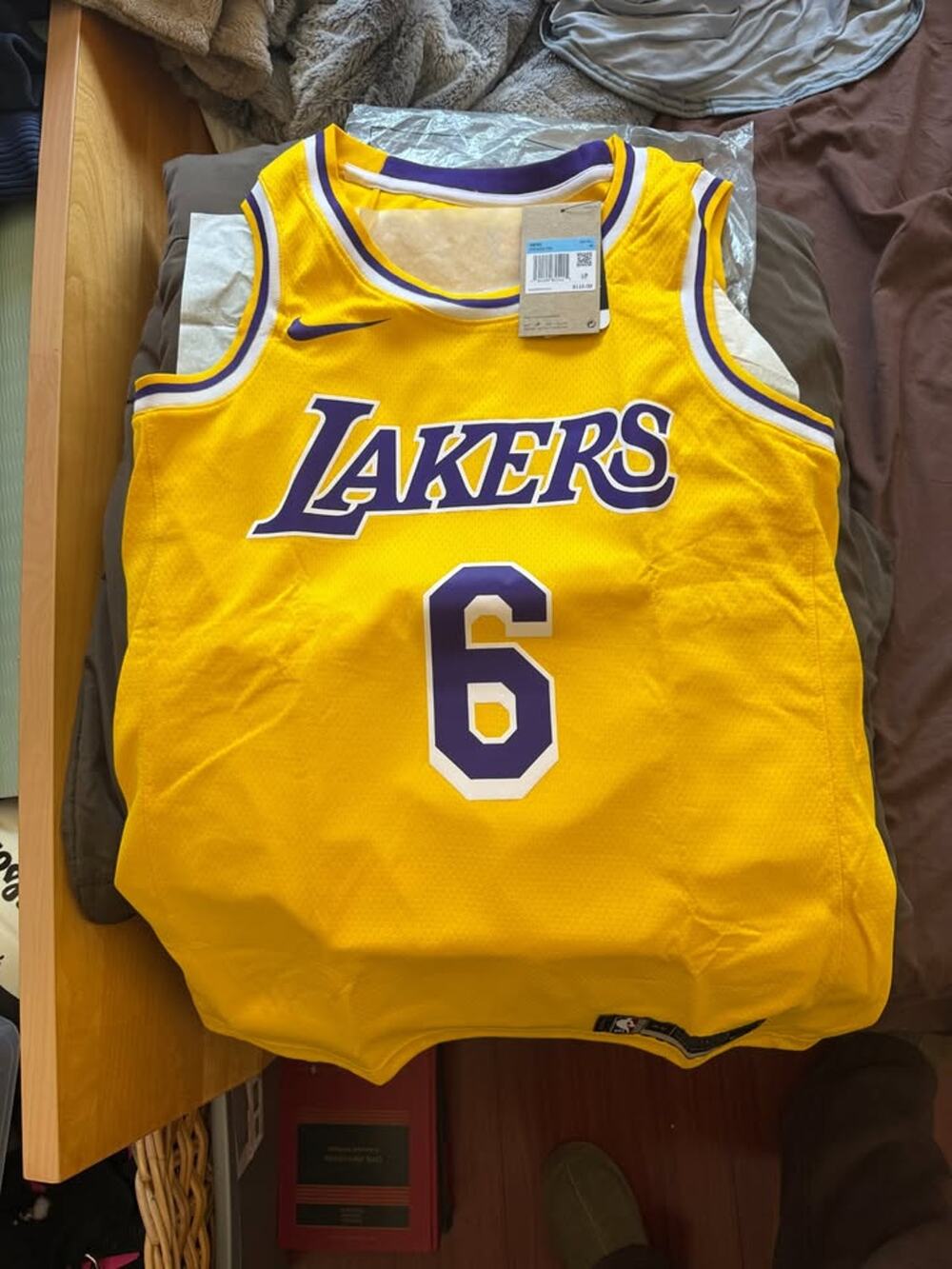 Authentic Nike LeBron James Lakers #6 Jersey – Men’s Medium – Tags Attached
